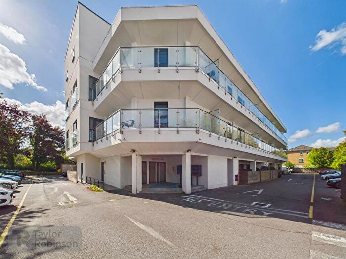 2 Bedroom Apartment For Sale In Russell Way, Crawley, RH10