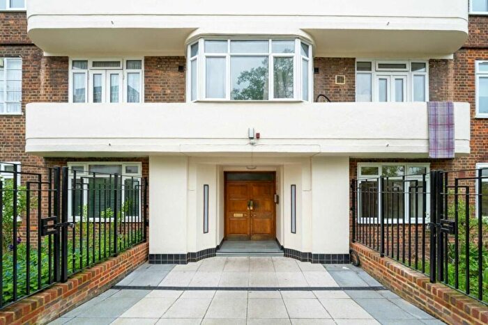 3 Bedroom Flat To Rent In Goldhawk Road, London, W12