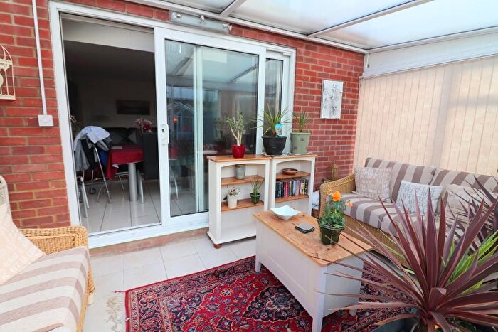 5 Bedroom Detached House For Sale In Marston Gardens, Luton, Bedfordshire, LU2