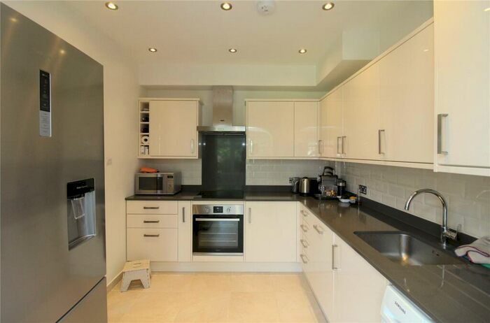 5 Bedroom Semi-Detached House To Rent In Nether Street, London, N3