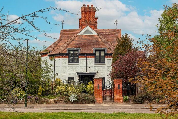 5 Bedroom Semi-Detached House To Rent In Trowlock Avenue, Teddington, TW11