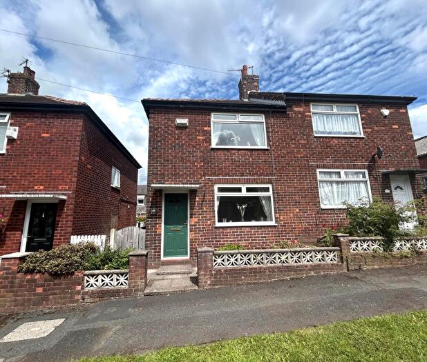 2 Bedroom Semi-Detached House For Sale In Moreton Street, Oldham, OL9