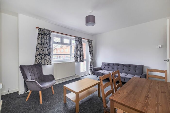 3 Bedroom Flat To Rent In Aldrington Road, London, SW16