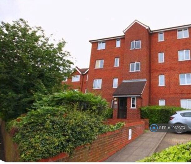 2 Bedroom Flat To Rent In Hall Lane, London, E4