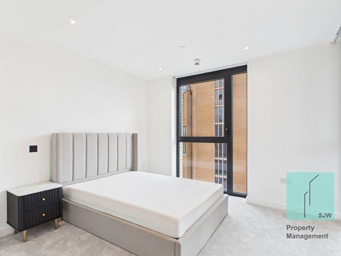 2 Bedroom Flat To Rent In Boxwood Gardens, London, E1W