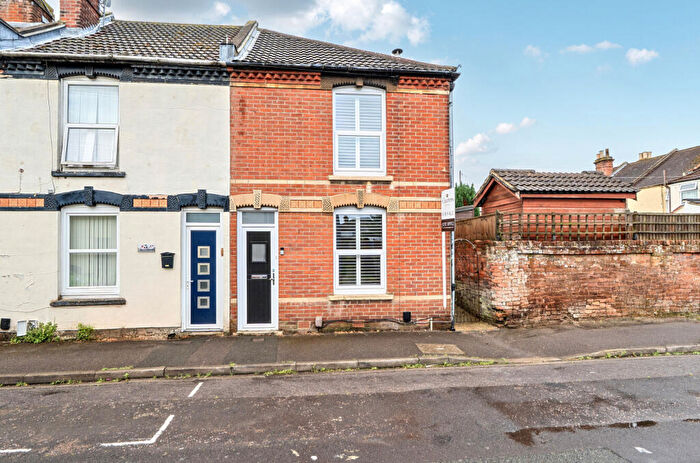 3 Bedroom End Of Terrace House For Sale In Burnett Road, Gosport, Hampshire, PO12