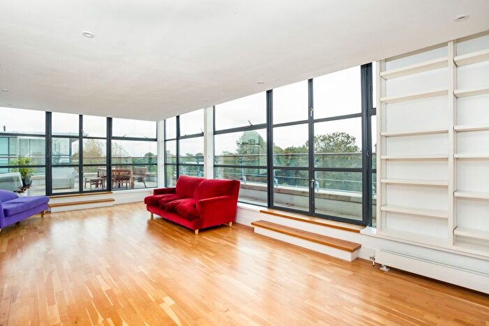 2 Bedroom Flat To Rent In Point Wharf Lane, Brentford, TW8