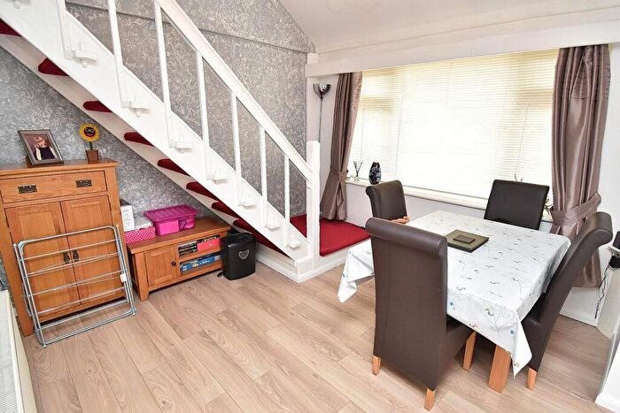 2 Bedroom Chalet For Sale In The Gardens, Doddinghurst, CM15