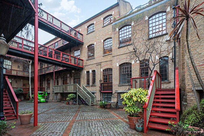 1 Bedroom Flat For Sale In Battersea Park Road, London, SW11