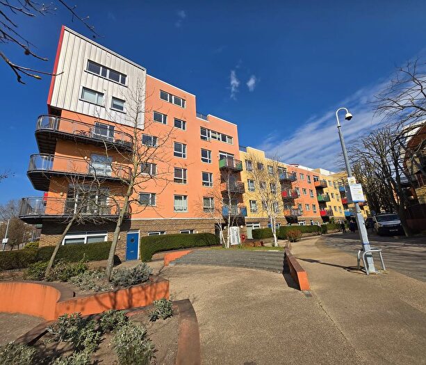 2 Bedroom Flat To Rent In Holly Court, Greenwich Millenium Village, SE10