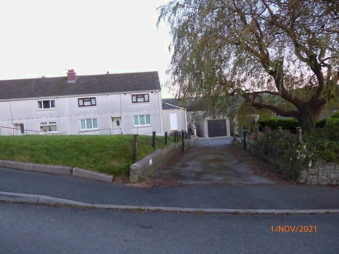 2 Bedroom Flat To Rent In Lon Cowin, Bancyfelin, Carmarthen SA33