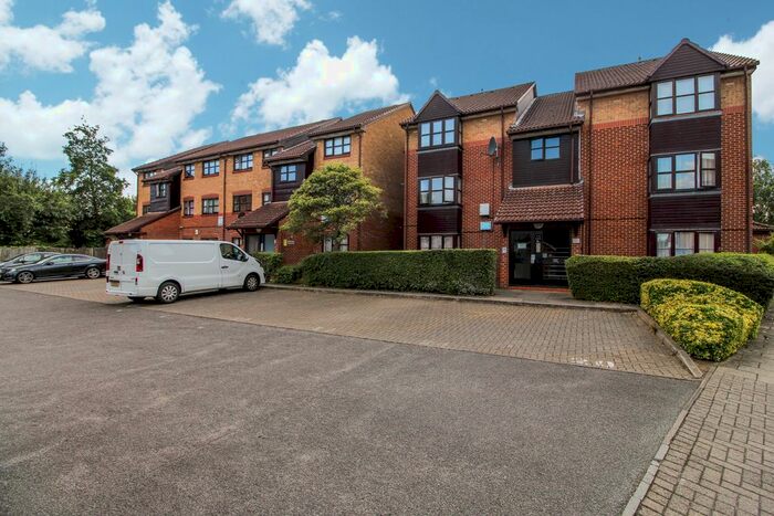 Studio To Rent In Conifer Way, North Wembley, Wembley, HA0