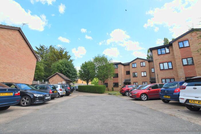 1 Bedroom Flat To Rent In Pittman Gardens, Ilford, IG1