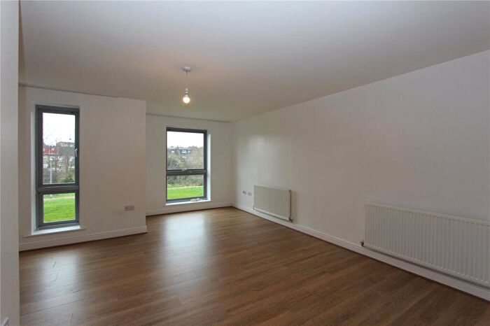 2 Bedroom Flat To Rent In Millicent Grove, Palmers Green, London, N13