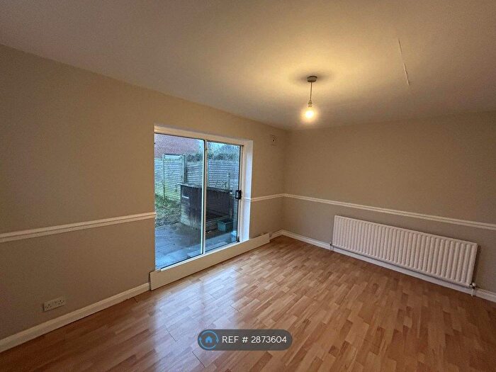 1 Bedroom Flat To Rent In Queens Avenue, Greenford, UB6