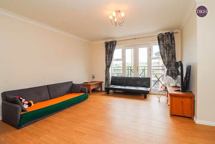 2 Bedroom Apartment To Rent In London Road, Apsley, HP3