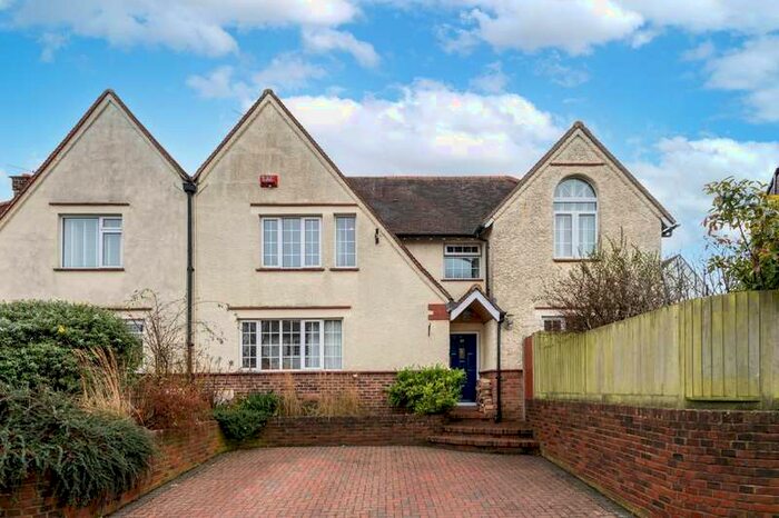 4 Bedroom House To Rent In Smoke Lane, RH2