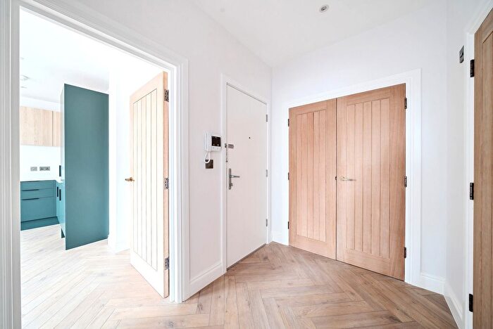 1 Bedroom Flat To Rent In West Street, Farnham, GU9
