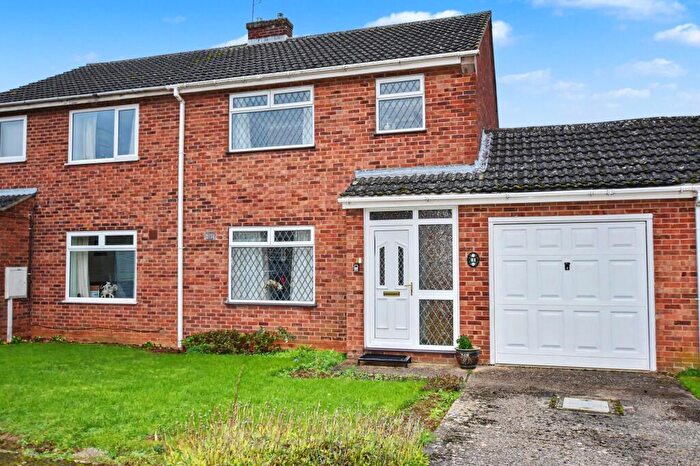3 Bedroom Semi-Detached House To Rent In Moray Close, Stamford, PE9
