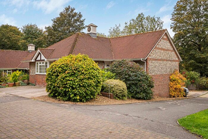 3 Bedroom Bungalow For Sale In Ashdell Road, Alton, Hampshire, GU34