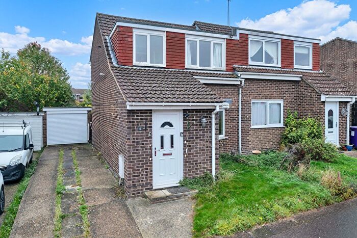 3 Bedroom Semi Detached House For Sale In Yeats Close, Royston, SG8