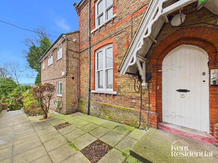 1 Bedroom Flat For Sale In Old Road, Chatham, ME4