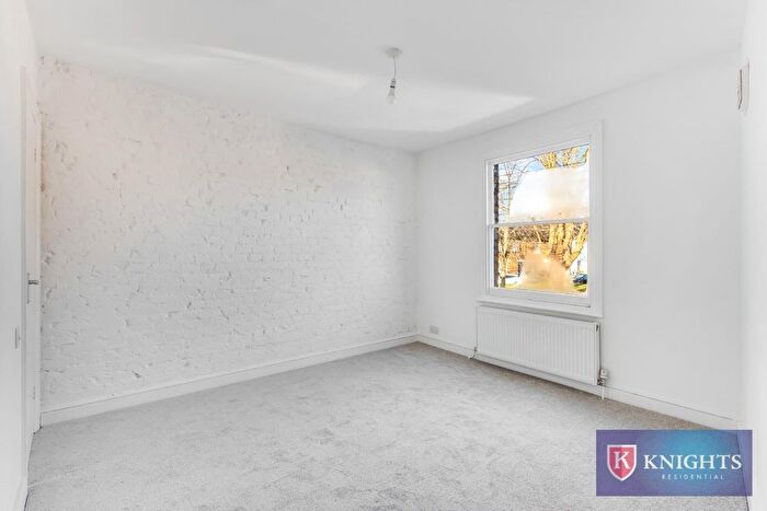 3 Bedroom End Of Terrace House For Sale In Gordon Road, Enfield, EN2