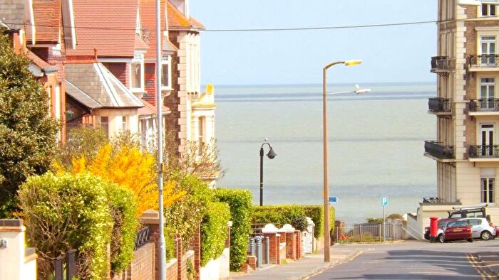 2 Bedroom Flat To Rent In Granville Road, Broadstairs, CT10