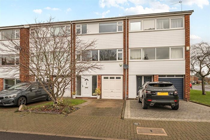 4 Bedroom Town House For Sale In Tandridge Drive, Crofton, BR6
