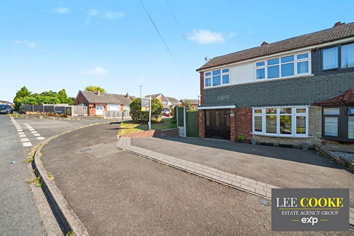 3 Bedroom Semi-Detached House For Sale In Silverthorne Avenue, Woodsetton, Tipton, DY4