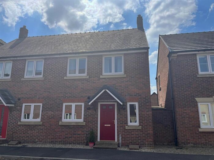 2 Bedroom Property To Rent In Birch Way, Crewkerne, Somerset, TA18