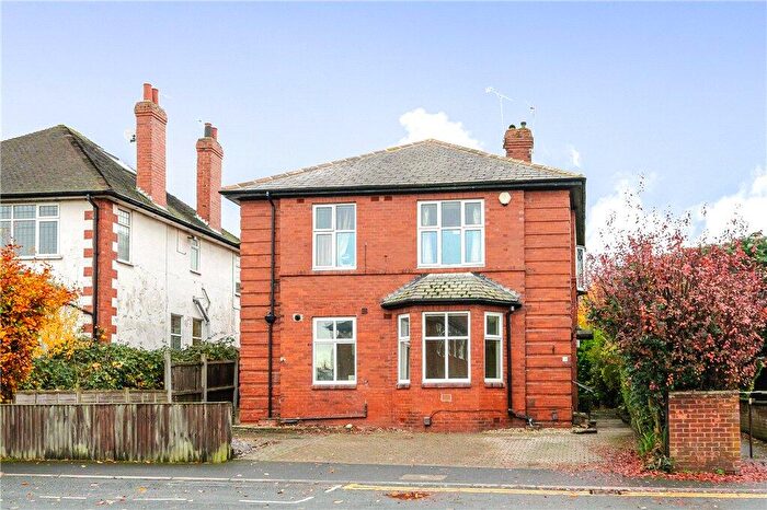 2 Bedroom Apartment To Rent In Woodside Walk, Harrogate, North Yorkshire, HG1