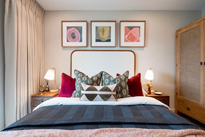 2 Bedroom Flat For Sale In Bow Common Lane, London, E3