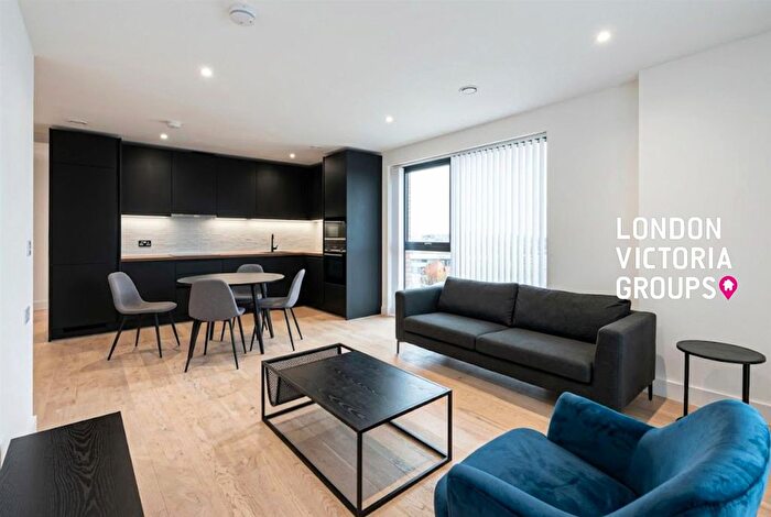 2 Bedroom Flat To Rent In Hawksbury Heights, Hewson Way, London, SE17