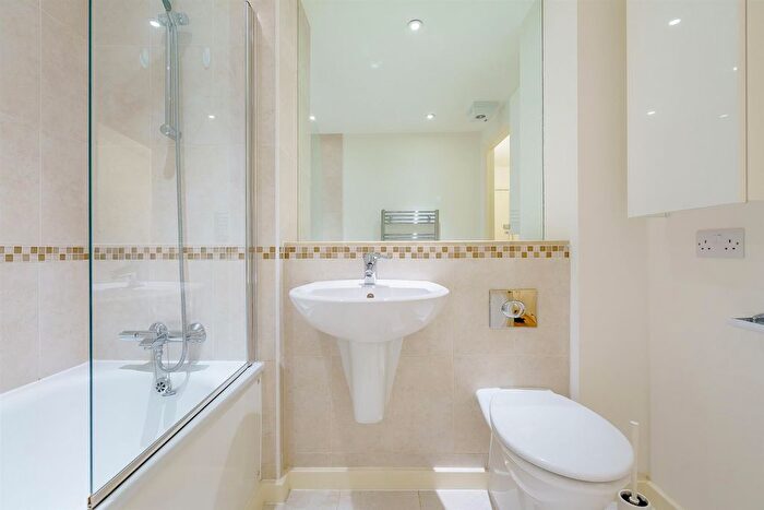1 Bedroom Flat For Sale In Douglas Path, London, E14