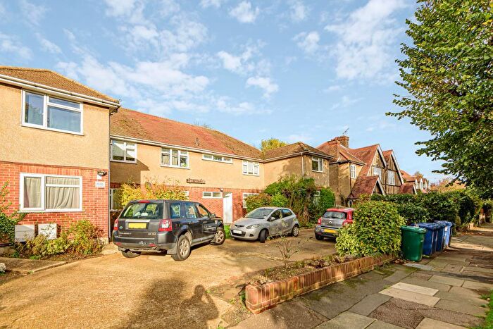 1 Bedroom Maisonette To Rent In Friern Watch Avenue, North Finchley, N12