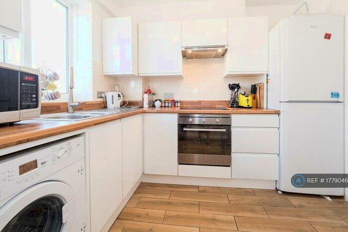 4 Bedroom Flat To Rent In Bennett Court, London, N7