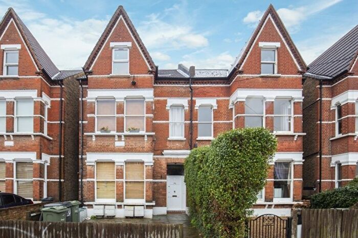 2 Bedroom Detached House To Rent In Gleneagle Road, Streatham, SW16
