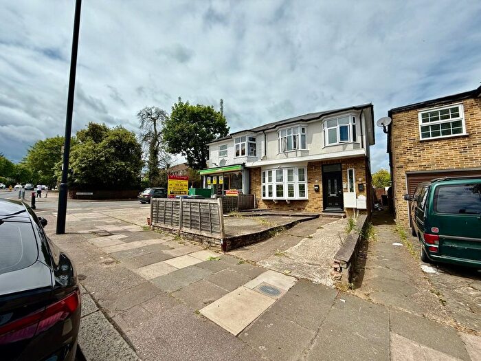 3 Bedroom Flat To Rent In Avenue Road, Southgate, N14