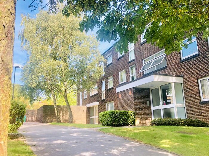 1 Bedroom Flat To Rent In Woodpecker Mount, Pixton Way, Croydon, CR0