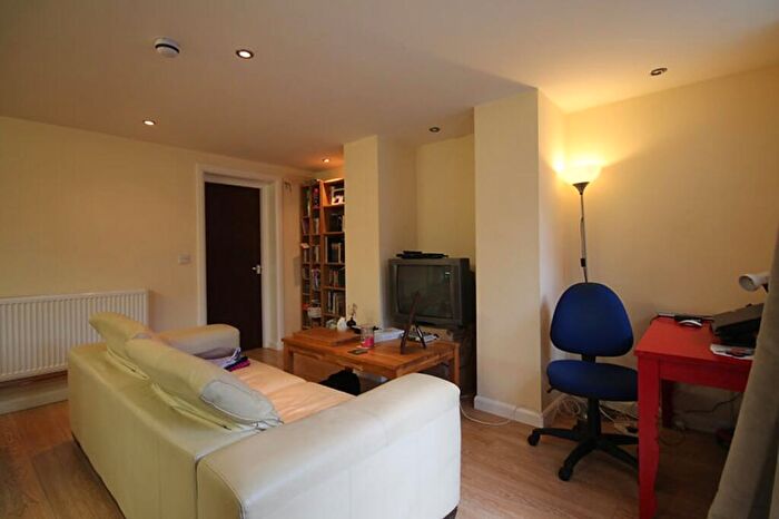 1 Bedroom Flat To Rent In Midland Road, Leeds, LS6