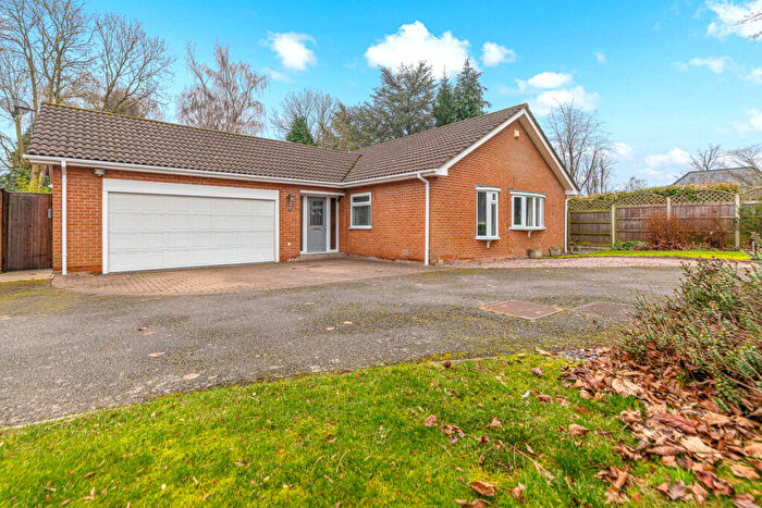 3 Bedroom Bungalow For Sale In Walton Close, Kirby Muxloe, LE9