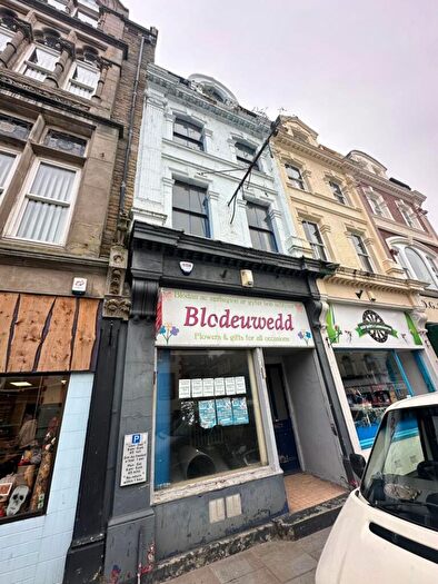 Apartment For Sale In Bangor Street, Caernarfon, Gwynedd, LL55