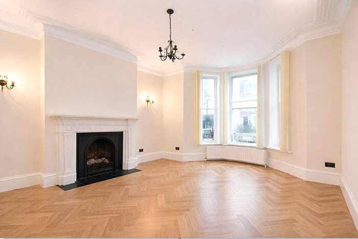 2 Bedroom Apartment To Rent In Clifton Hill, St John's Wood, London, NW8