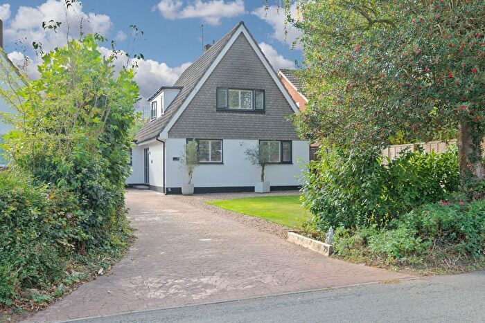 5 Bedroom Detached House For Sale In Roundwood Lane, Harpenden, AL5