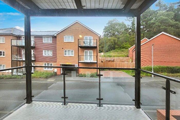 1 Bedroom Flat To Rent In Electric Close, Godalming, GU7