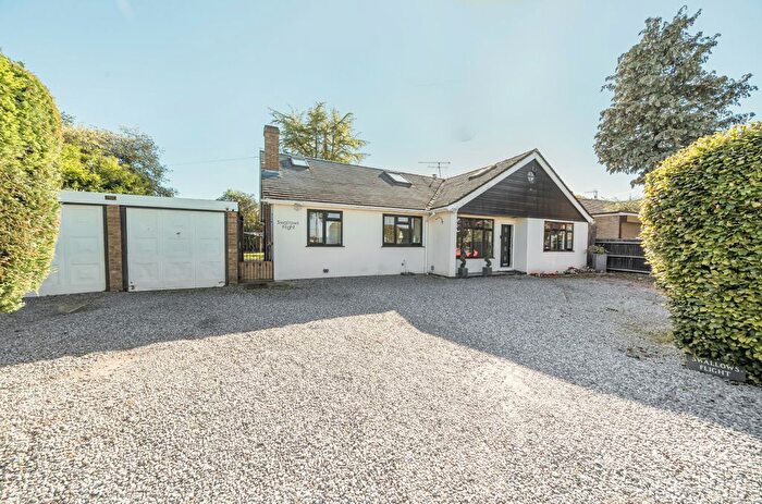 5 Bedroom Bungalow For Sale In Deep Field, Datchet, SL3