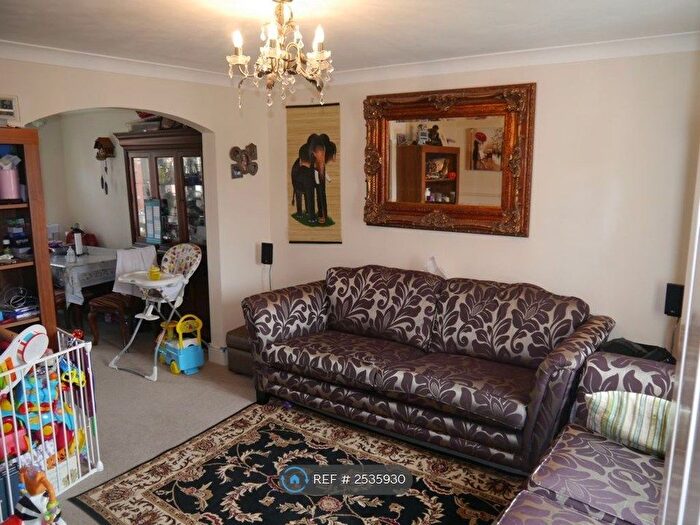 3 Bedroom End Of Terrace House To Rent In Heyford Way, Hatfield, AL10