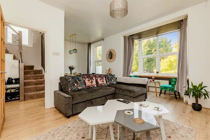 3 Bedroom Flat To Rent In Rutland Gardens, Hove, BN3