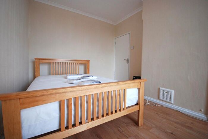 2 Bedroom Apartment To Rent In Wheatland House, Dog Kenell Hill Estate, East Duwlich, SE22